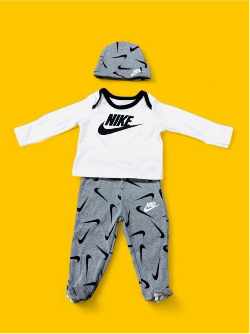 Nike Baby 3-Piece Swoosh Outfit Set Shirt Footed Pants Beanie Gray White 3M